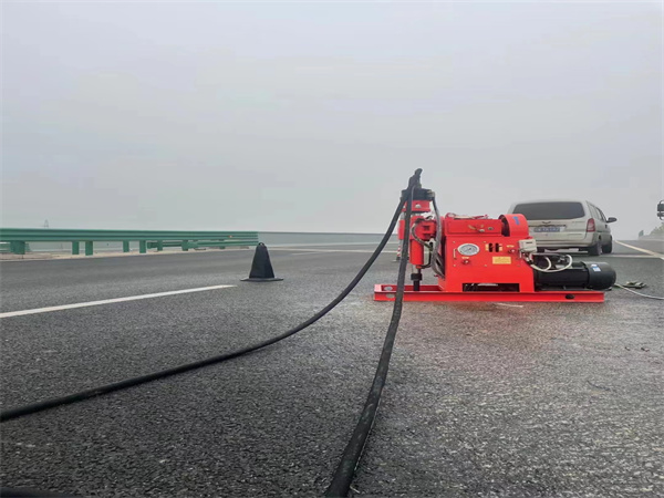 桑珠孜马路路基路面开裂下沉注浆加固灌浆